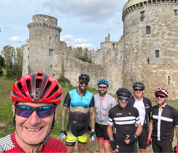 Cycle France 2025 group of cyclists smiling